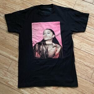 Ariana Grande Dangerous Woman Tour T-Shirt pop singer vibes